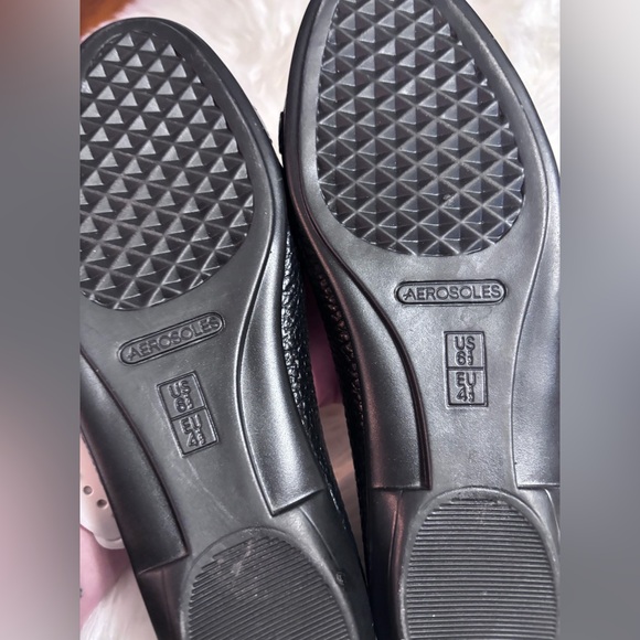 AEROSOLES Black Leather Ballet Flat with Gold Emblem - Picture 4 of 6